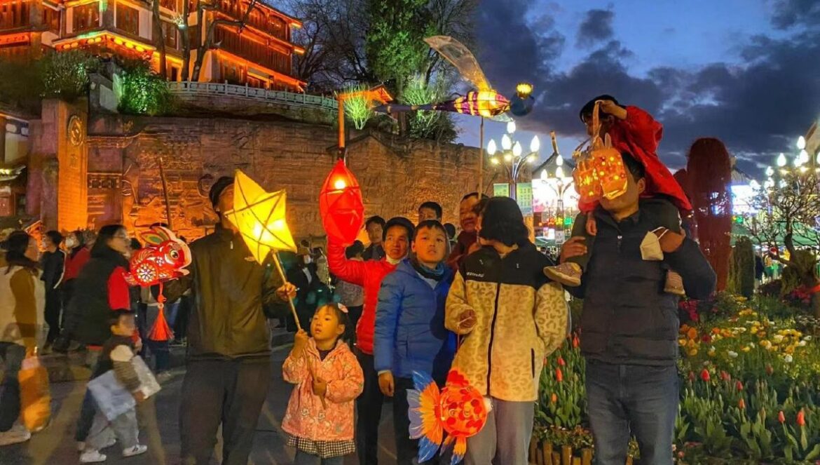 Mid Autumn Festival 2025: Date, Traditions & Mooncake Guide